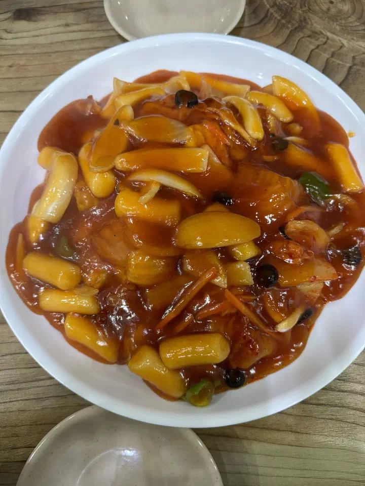 북경탕수육 김치치즈탕수육과 떡사리 추가 한 접시
