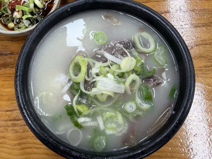 뽀얀 국물의 소머리국밥 클로즈업