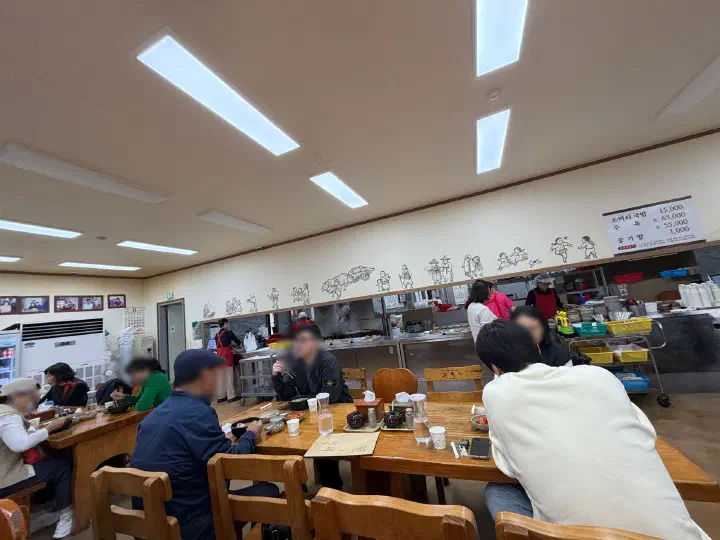 최미자소머리국밥 넓은 내부 홀