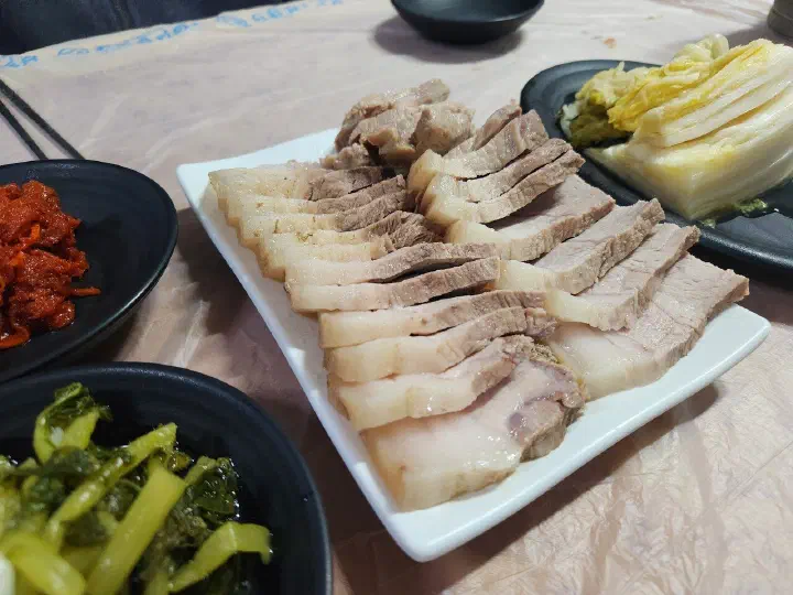Thick slices of Baekchon Makguksu pyeonyuk, warm boiled pork