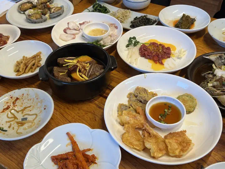 낙선재 정갈한 밑반찬 구성