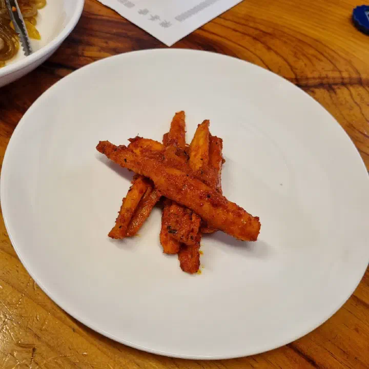 양념이 잘 밴 낙선재 더덕무침
