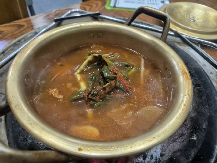 보글보글 끓는 김치국