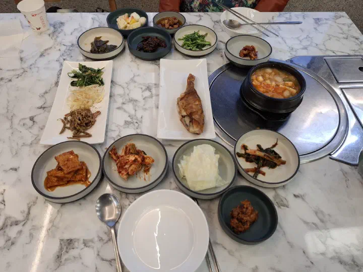 경주 한정식 울산식당 푸짐한 반찬 한상 차림