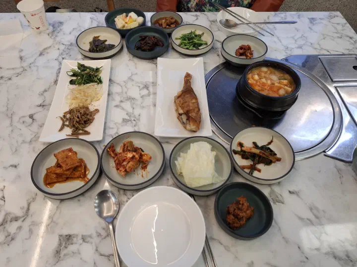 경주 한정식 울산식당 푸짐한 반찬 한상 차림