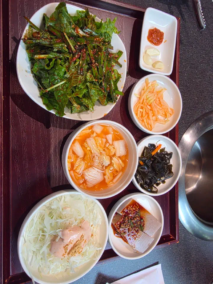해운대암소갈비집 1인 상차림 쟁반과 밑반찬