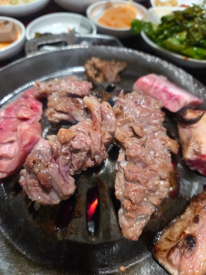 잘 구워진 해운대암소갈비집 한우 생갈비