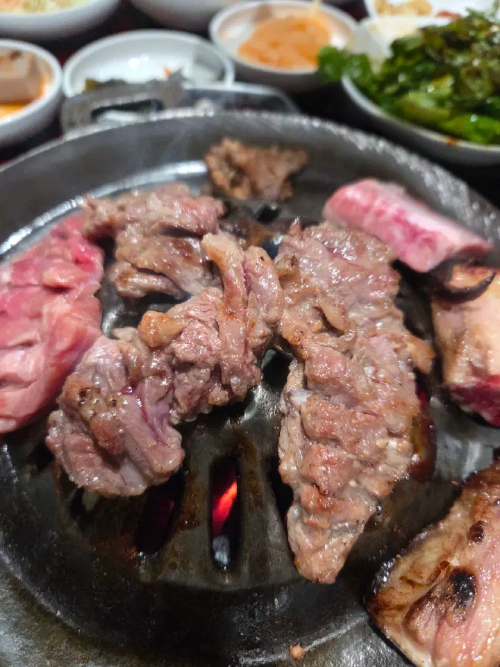 잘 구워진 해운대암소갈비집 한우 생갈비