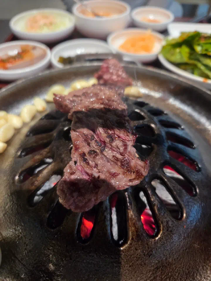 해운대암소갈비집 직원이 직접 구워주는 생갈비