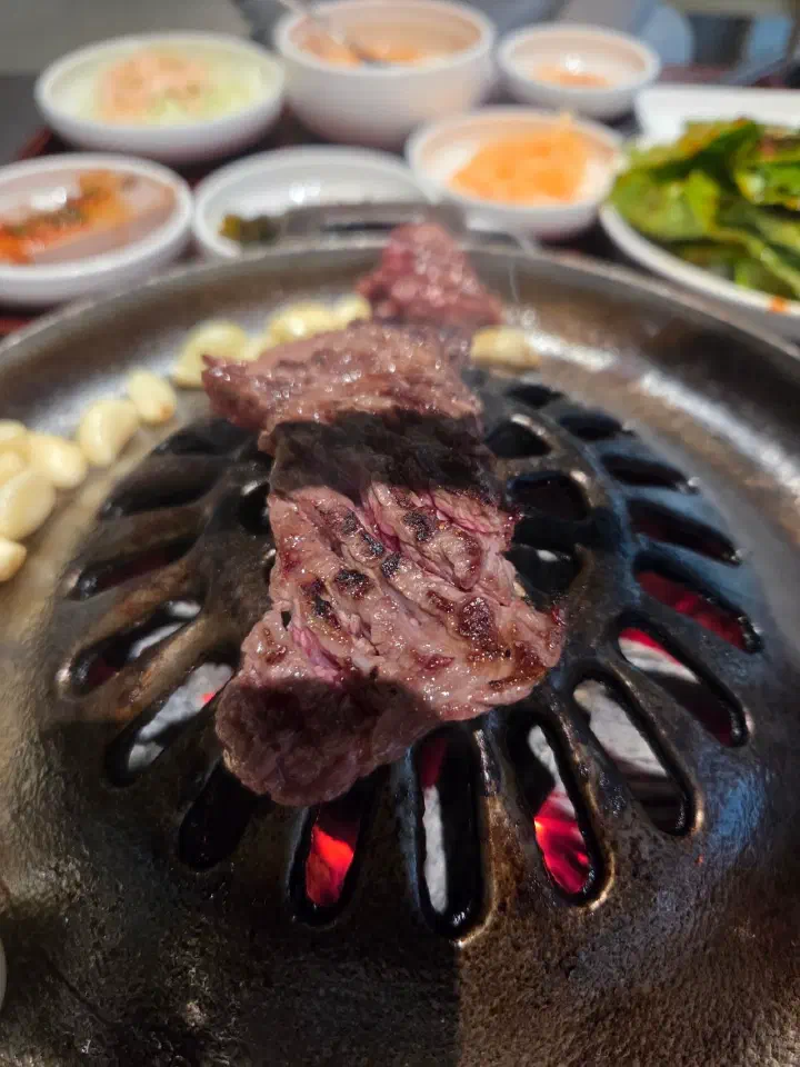 해운대암소갈비집 직원이 직접 구워주는 생갈비