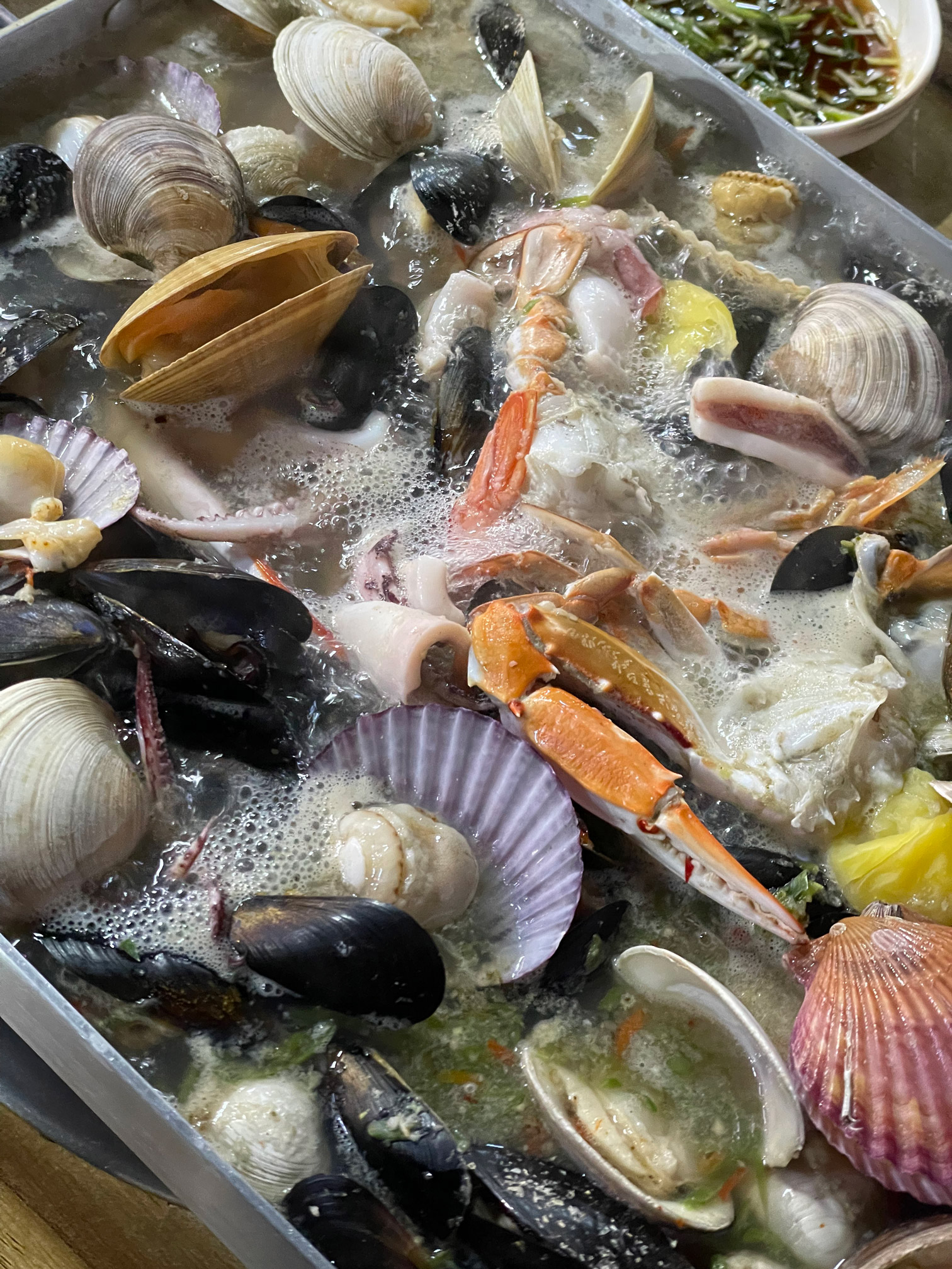 Deep seafood broth at Dapeojuneunjip