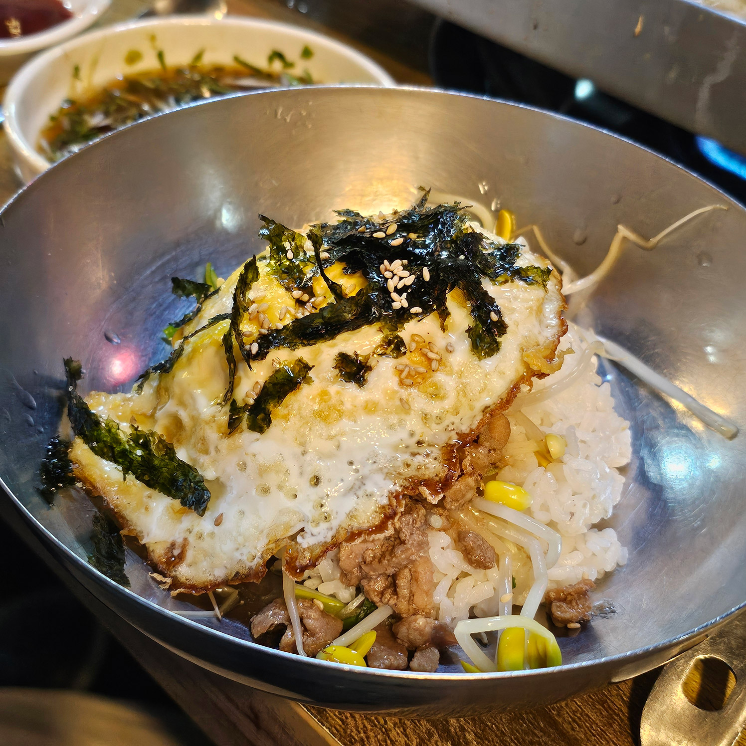 Close-up of egg bulgogi rice at Dapeojuneunjip