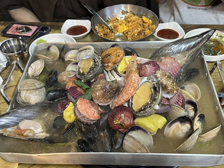 Three-person jogaejjim platter at Dapeojuneunjip