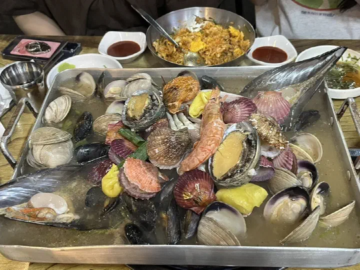 Three-person jogaejjim platter at Dapeojuneunjip