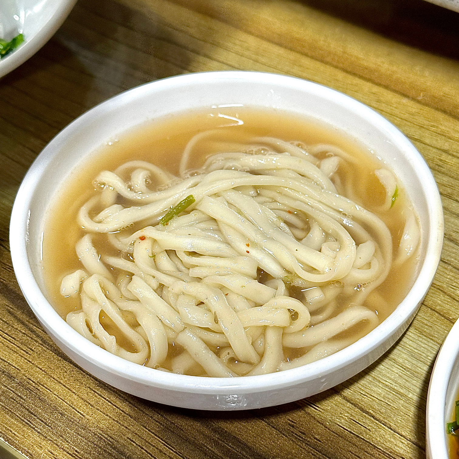 Kalguksu sari in bowl at Dapeojuneunjip