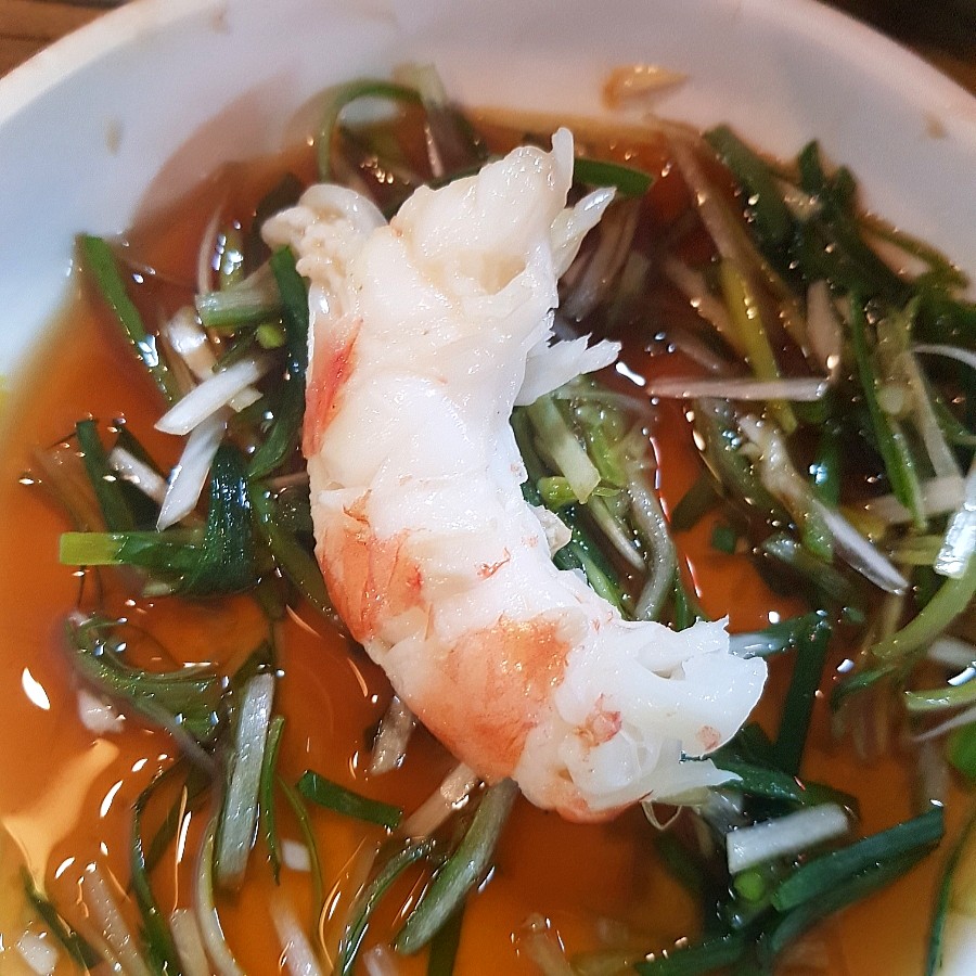 Shrimp with scallion sauce at Dapeojuneunjip