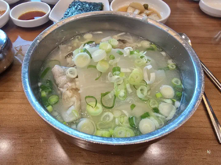 Clear cod soup at Haeundae Giwajip Daegutang topped with radish and green onion
