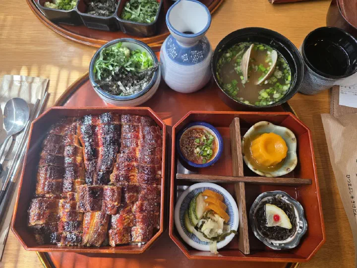 Hitsumabushi grilled eel box set with yakumi condiments and clam miso soup at Haemok