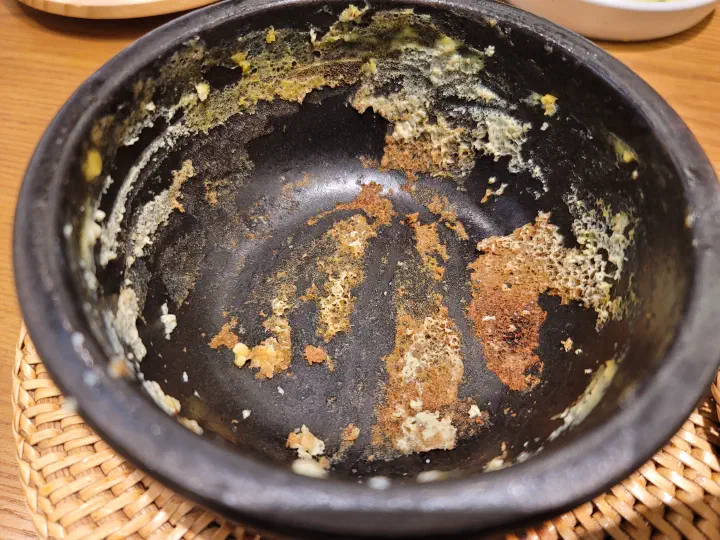 Cleanly emptied stone pot at Saerijae