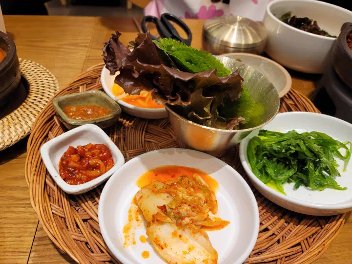 Flame-grilled meat and hotpot rice set at Saerijae, Shinsegae Centum City, Busan