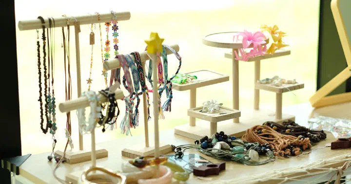 Handmade necklaces, bracelets, and hair accessories for sale at Cookiemeow