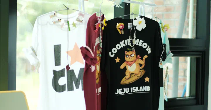 Cookiemeow Jeju Island T-shirts printed with a cat character