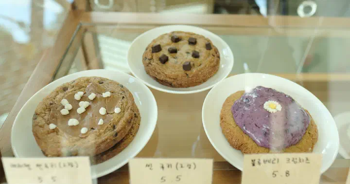 Cookiemeow thin cookies baked fresh in small batches on display