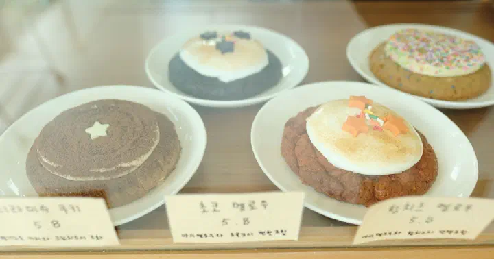 Cookiemeow’s tiramisu cookie, choco mellow, and other specialty cookies