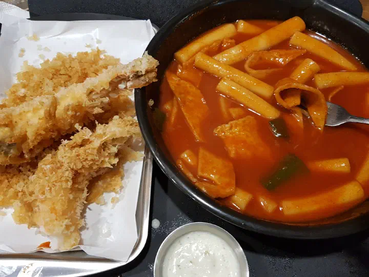 Hanchi squid tempura and soupy tteokbokki served indoors at Pyeongdae Snack