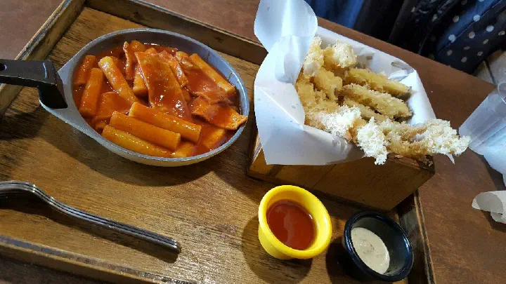 Pyeongdae Snack king prawn tempura served with soupy tteokbokki