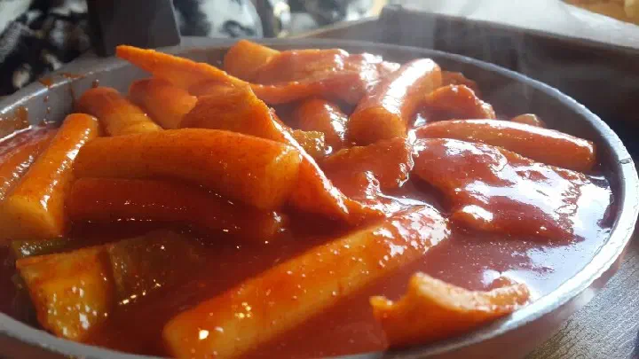 Pyeongdae Snack soupy tteokbokki with its signature loose, brothy sauce
