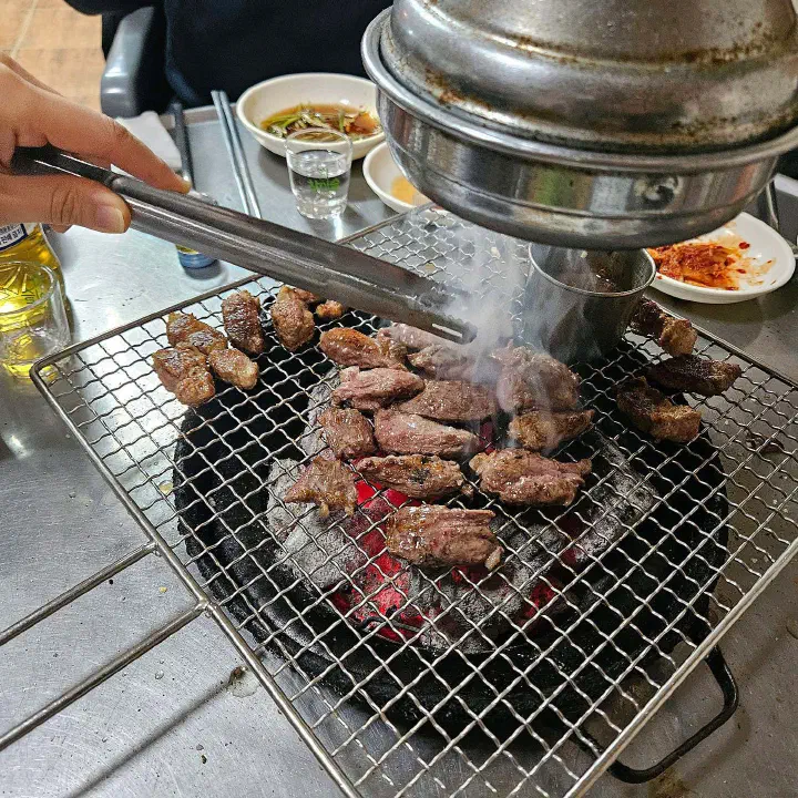 잘 구워진 흑돼지 목살
