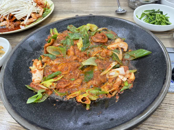 제주 태광식당 한치주물럭 돼지고기주물럭 반반 철판 완성 모습