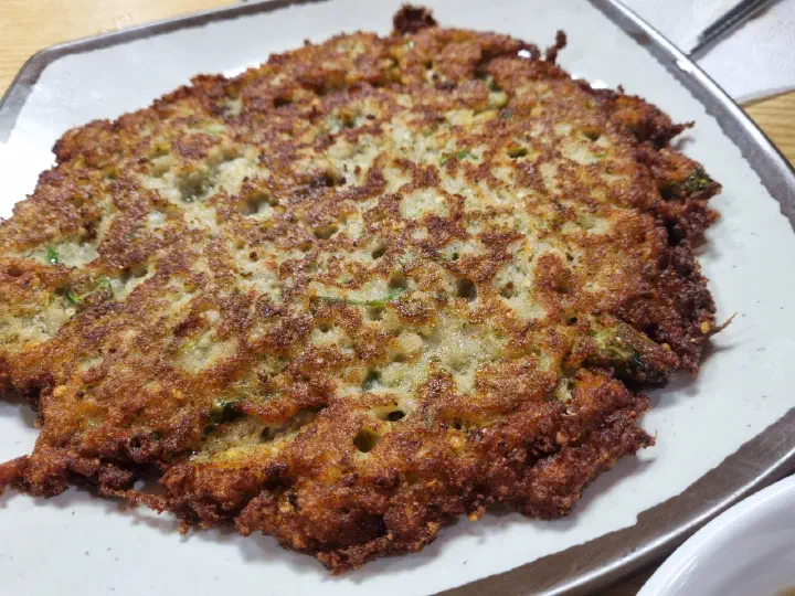Nokdu bindaetteok mung bean pancake at Ujin Haejangguk, crisp at the edges and thick in the center