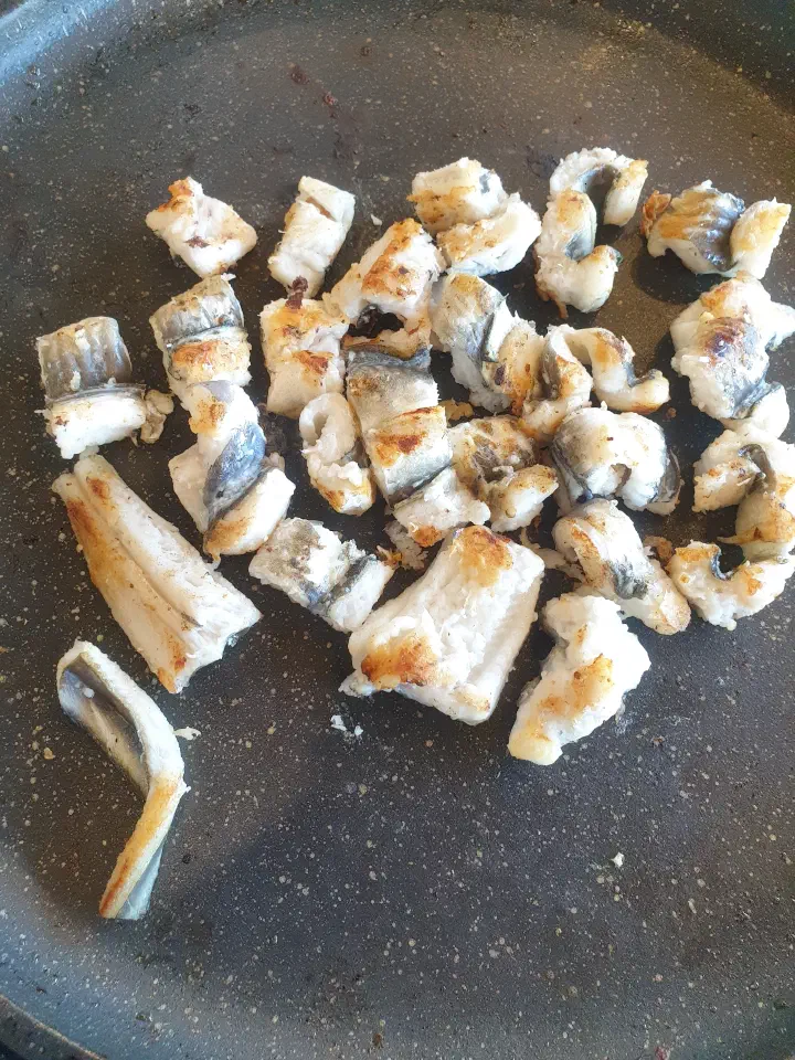 Grilled eel, cleaned and cut into pieces at Dongbu Hoe Center