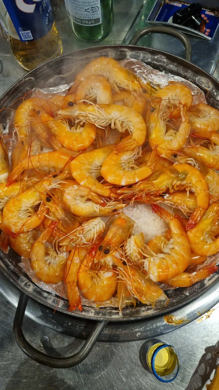 Grilled whole shrimp, an autumn favorite at Dongbu Hoe Center