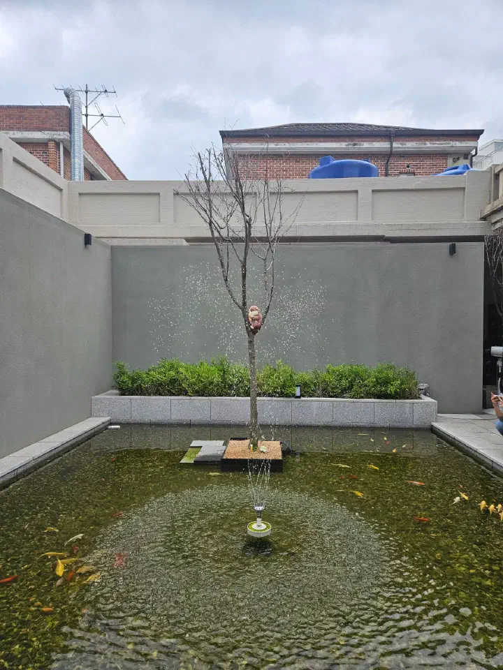 신라제면 안국점 신라제면 글씨가 있는 안마당