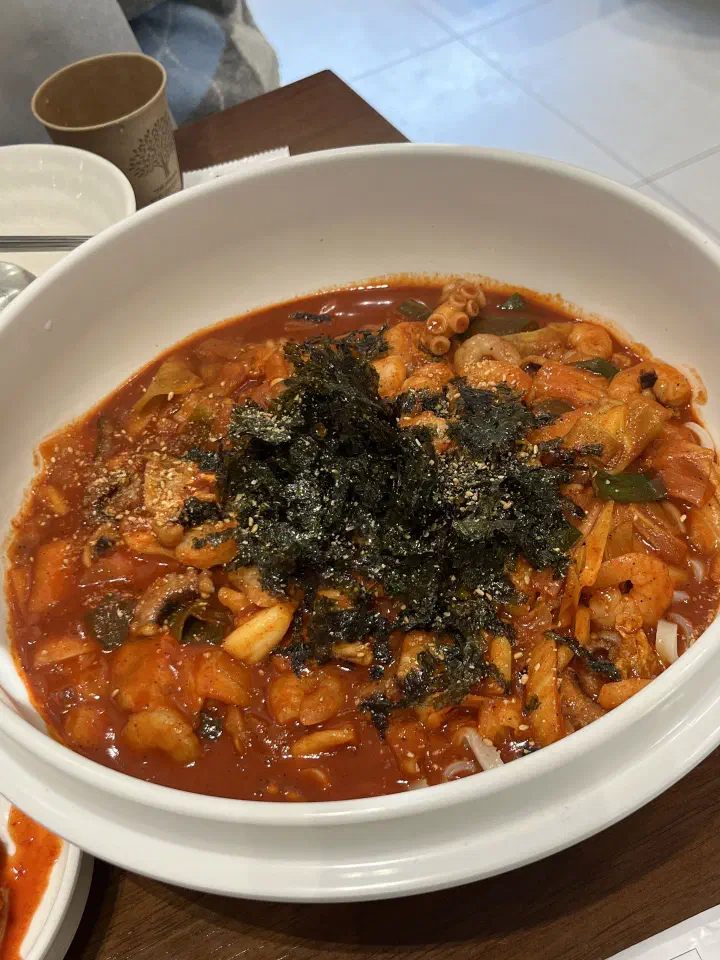 신라제면 안국점 칼낙지 낙지비빔칼국수 클로즈업