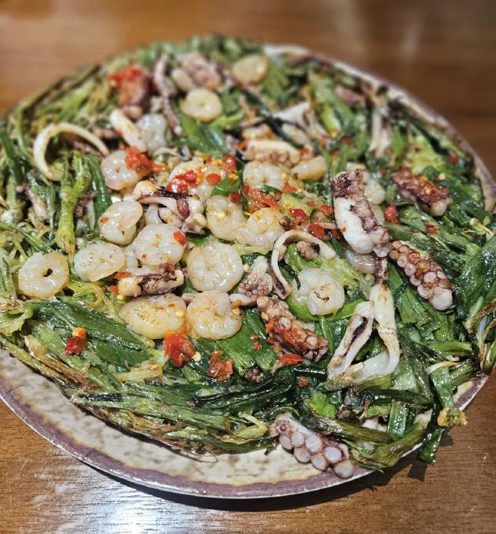 신라제면 안국점 통창 창가 좌석