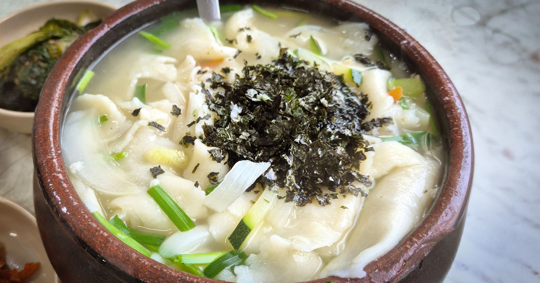 Earthenware pot of sujebi at Samcheongdong Sujebi, Seoul