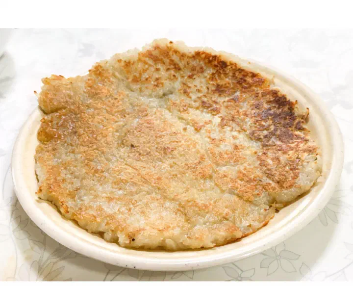 삼청동수제비 강판에 간 감자로 부친 노릇한 감자전