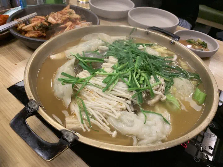 Makguksu served alongside the steamed chicken