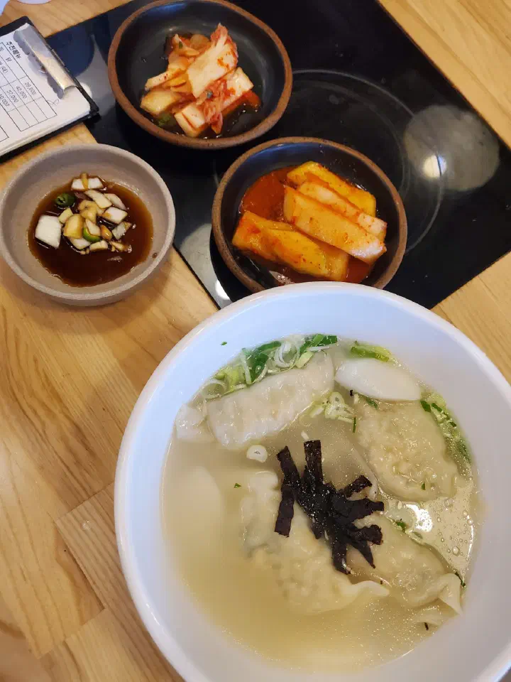 Dumpling hot pot with mushrooms and chives