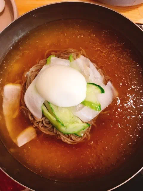 House-pulled buckwheat noodles in the water makguksu