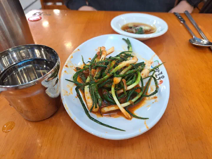 요청하면 1회 제공되는 마포옥 파김치 한 접시