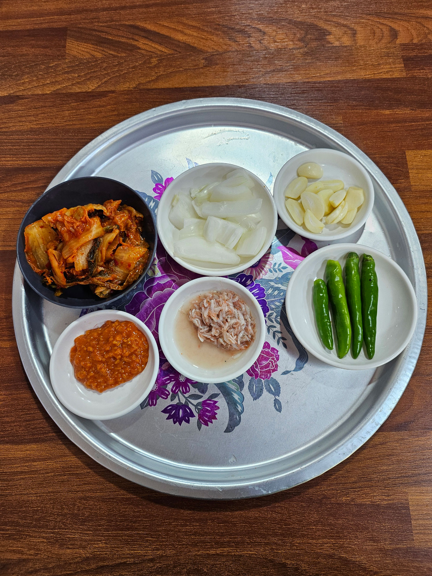 A tray of traditional side dishes at Jeilsikdang