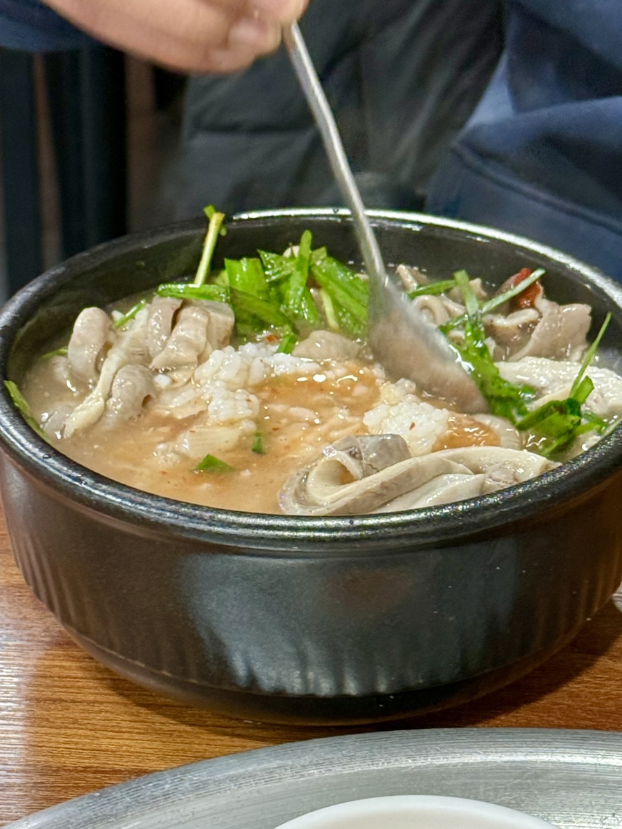 A mixed bowl of pork and offal in a clear broth