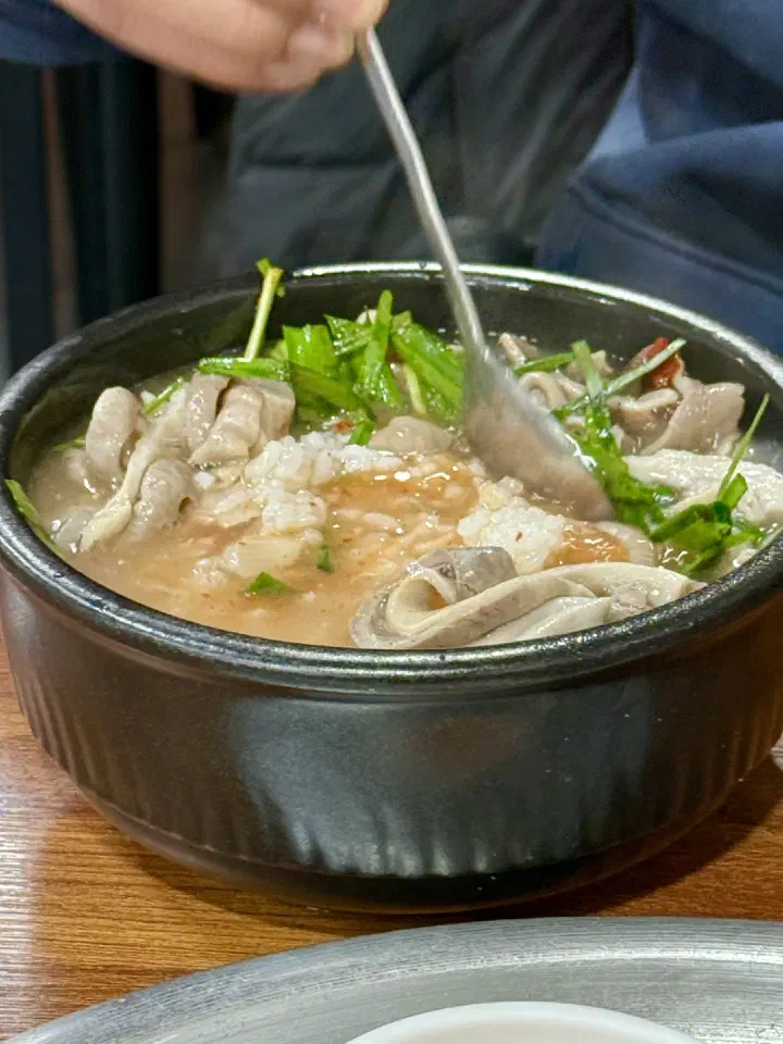 A mixed bowl of pork and offal in a clear broth