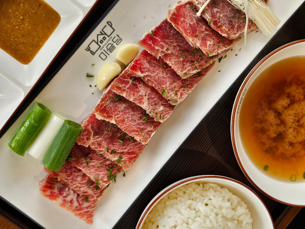 Chaekkeut sirloin steak set at Misyuldang Ulsan