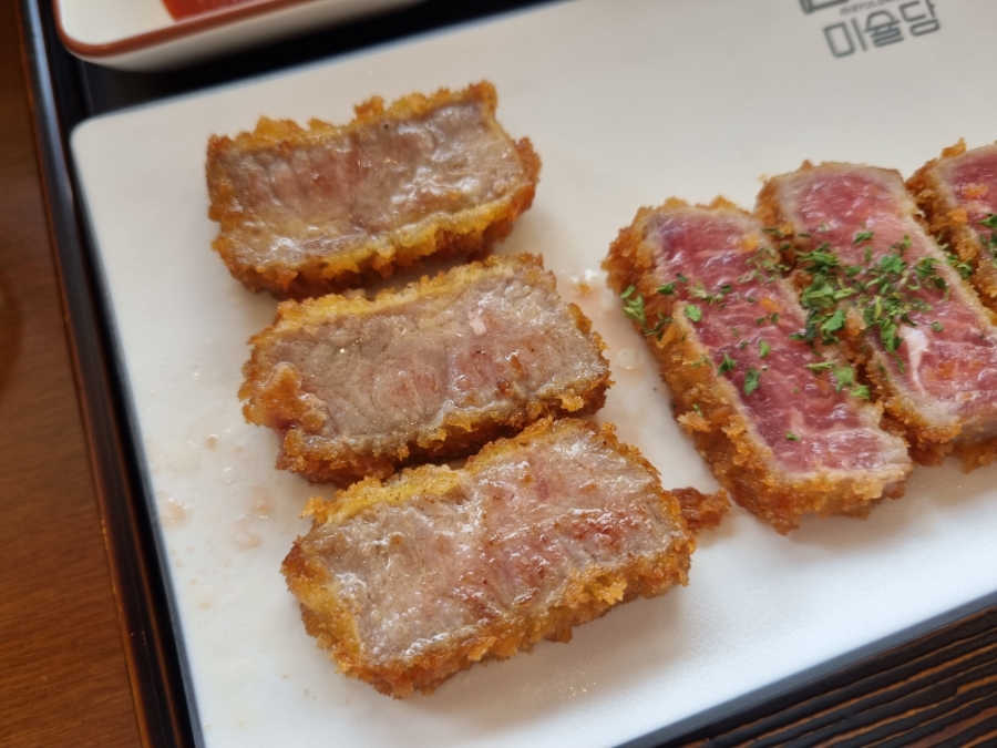 Slightly more-cooked gyukatsu slices at Misyuldang Ulsan